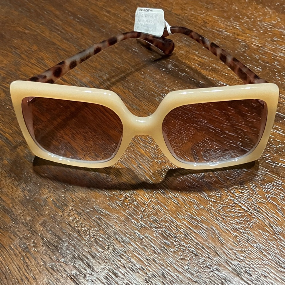 NEW!! Ladies Sunglasses by Jessica Simpson - Picture 4 of 6
